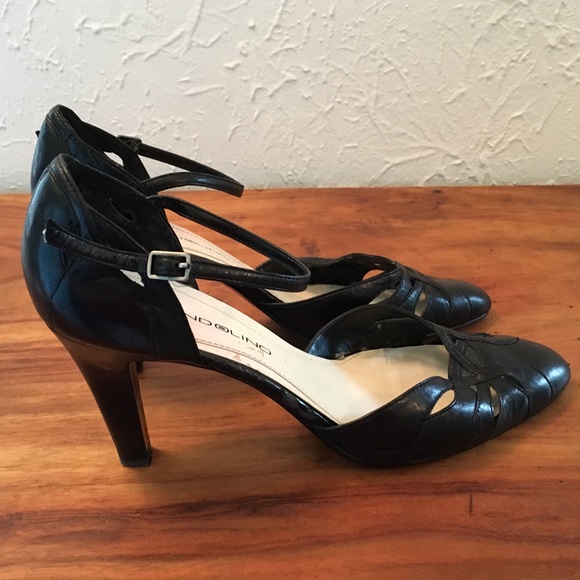 Bandolino Black Cutout Heels - Picture 4 of 8